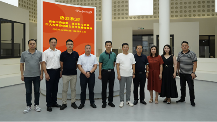 高安市委常委 副市長(zhǎng)習(xí)杰斌、市人大常委會(huì)副主任艾顯峰等領(lǐng)導(dǎo)考察歐大師隔熱門(mén)窗